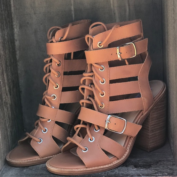 🆕 Cute and Stylish Cut-out Caged Sandals Size 7 - Picture 4 of 8